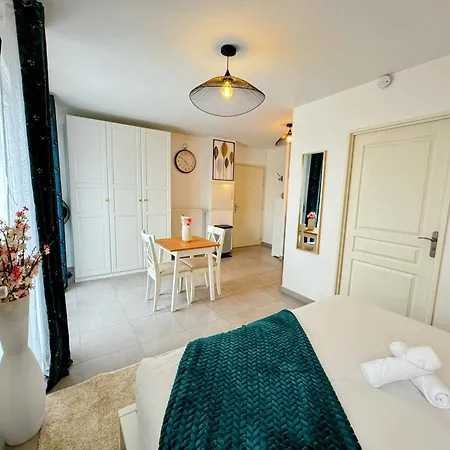 - Lit King Size - Parking - Wifi Apartment *