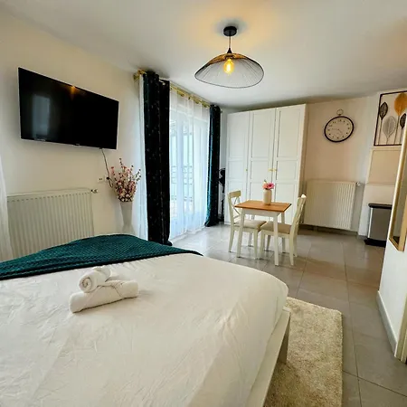 - Lit King Size - Parking - Wifi Apartment