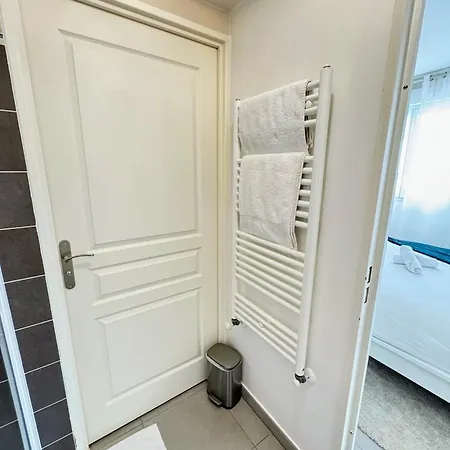 - Lit King Size - Parking - Wifi Apartment Villemomble